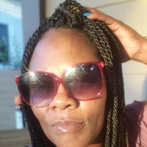 Meet your Posher, Karrlee-thuh